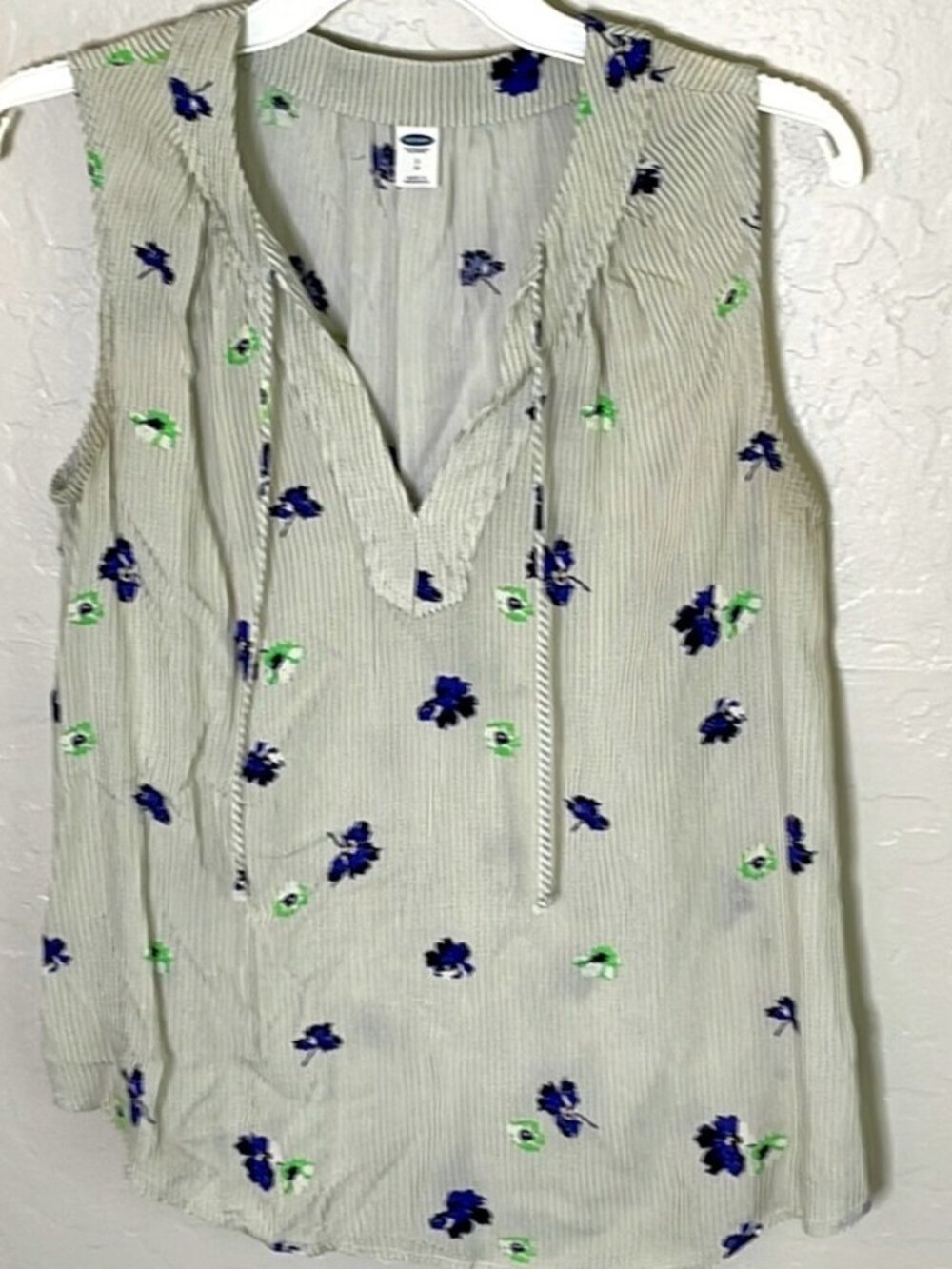 Lightweight floral vertical green striped smock tank in size Small